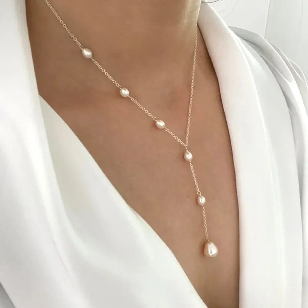 Vayla Vintage Pearl Necklace with Pendant |