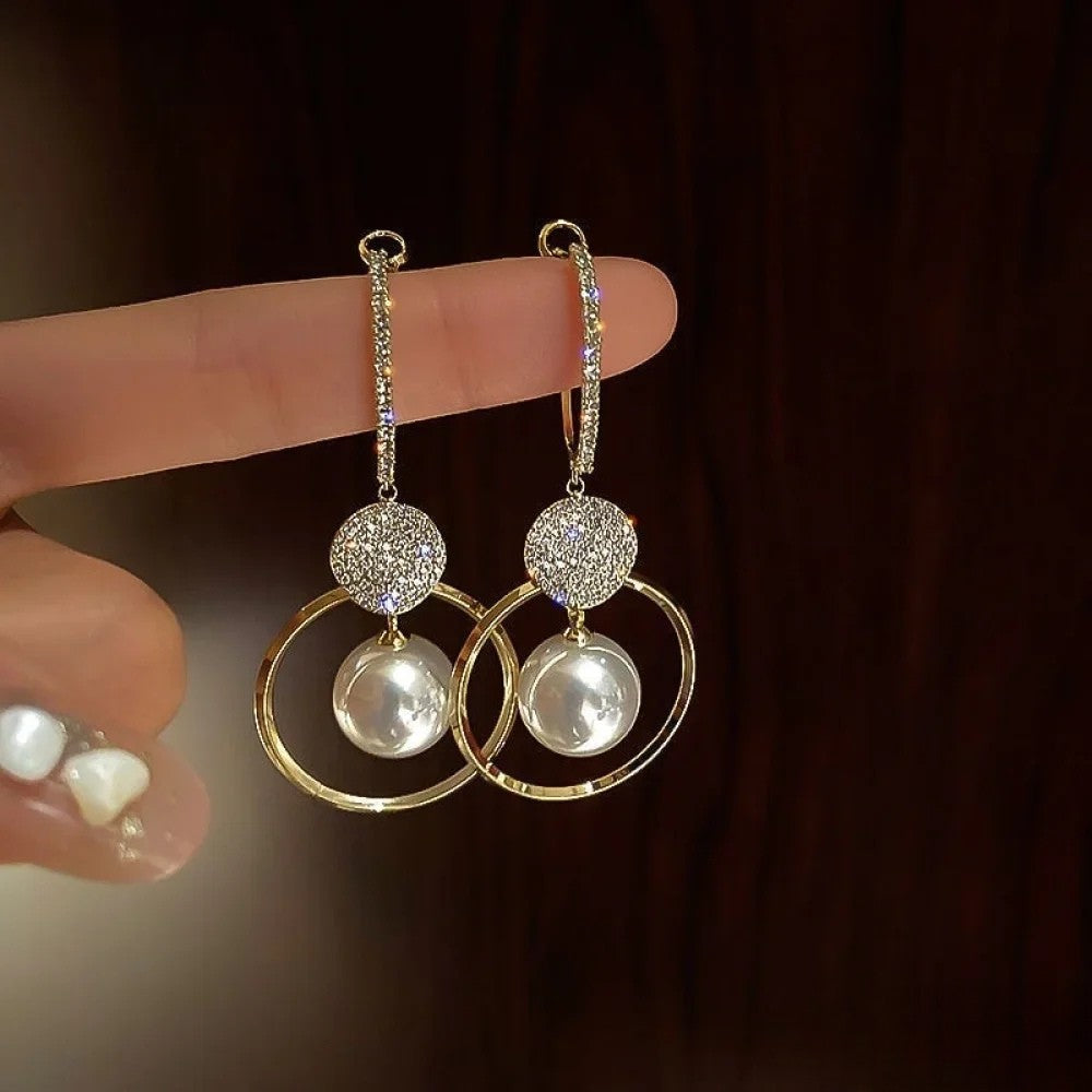 Vayla | Elegant Earrings with Cultured Pearls and Sparkling Zircons
