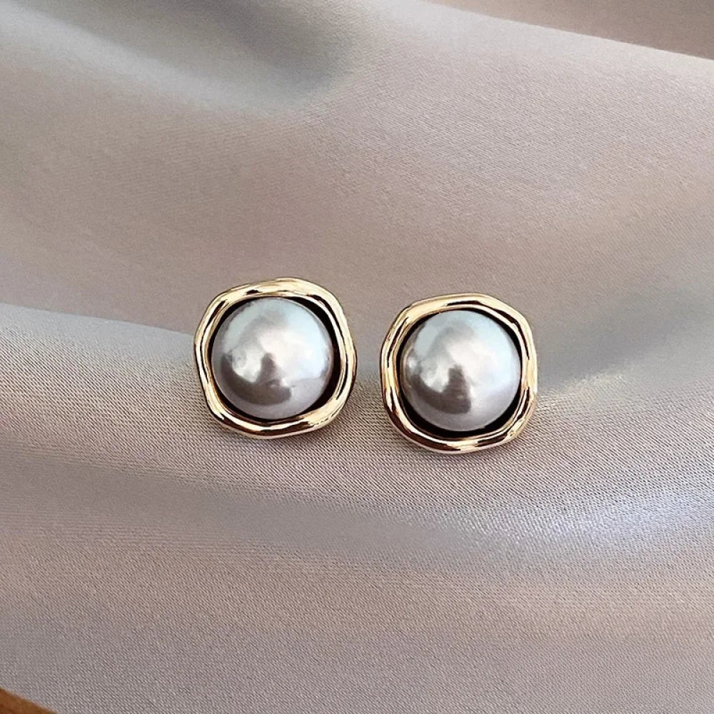 Vayla Stylish Black Pearl Earrings |