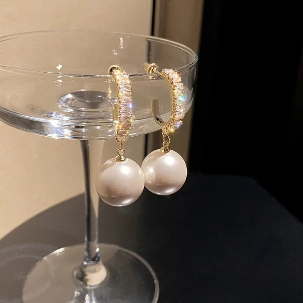 Vayla | Elegant Earrings with Pearls and Zirconia