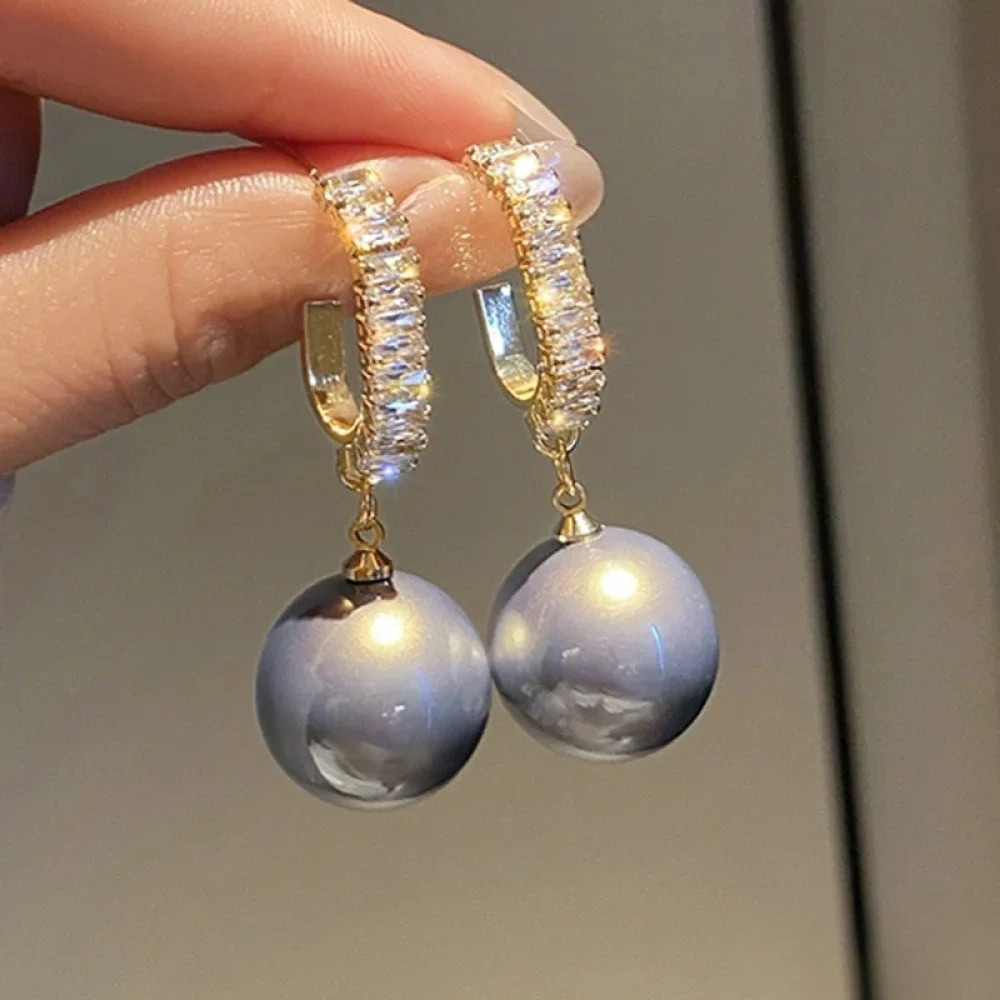 Vayla | Elegant Earrings with Pearls and Zirconia