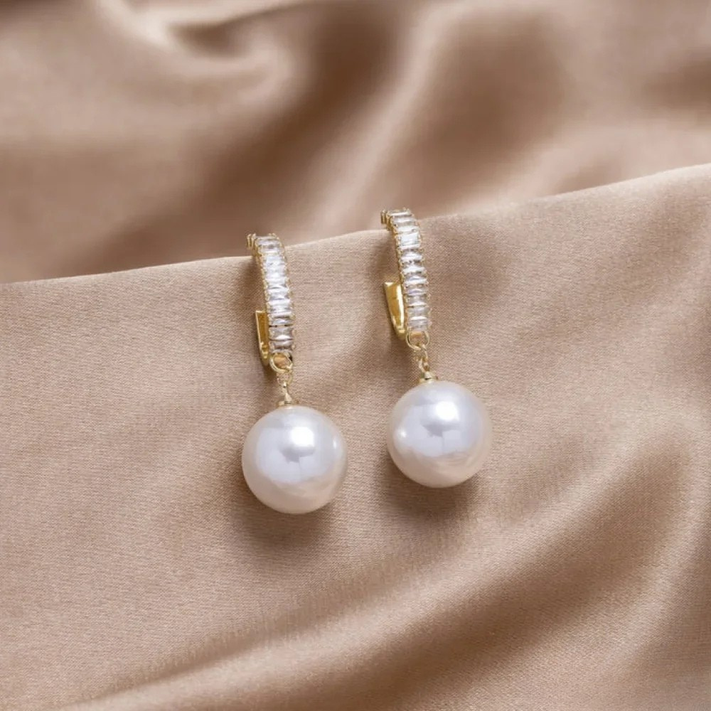 Vayla | Elegant Earrings with Pearls and Zirconia