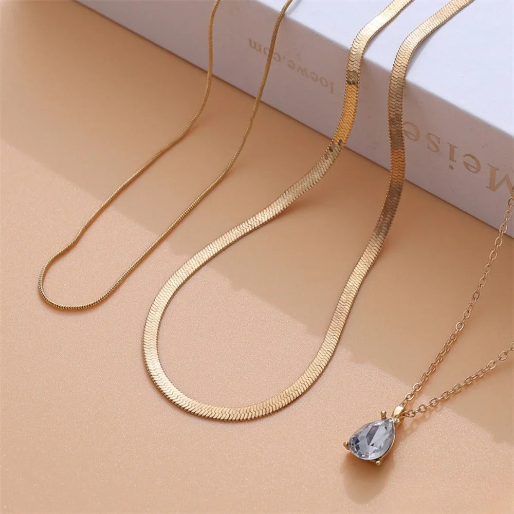 Vayla | Layered Necklace with Gold-Coloured Zirconia Pendant