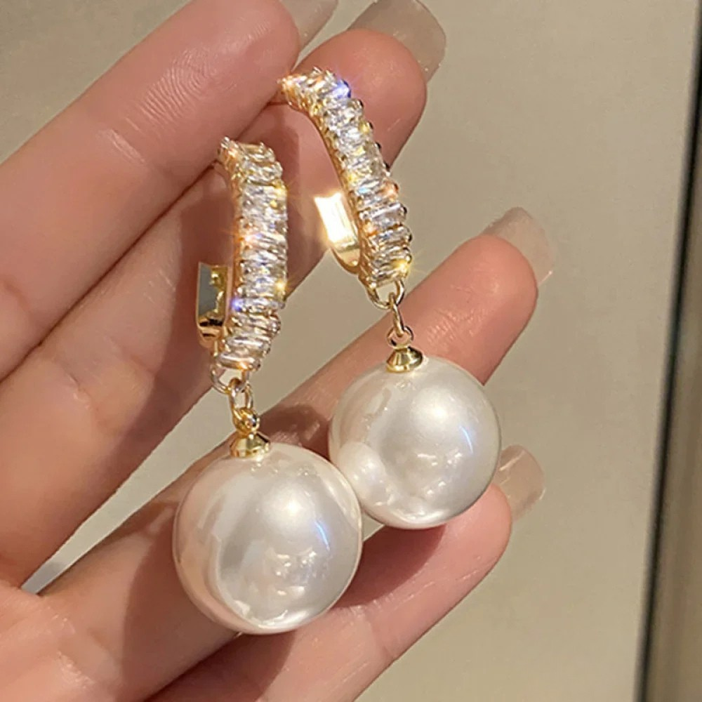 Vayla | Elegant Earrings with Pearls and Zirconia