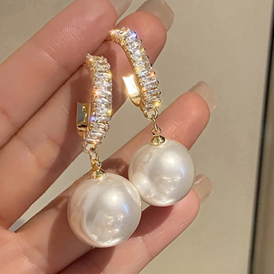 Vayla | Elegant Earrings with Pearls and Zirconia
