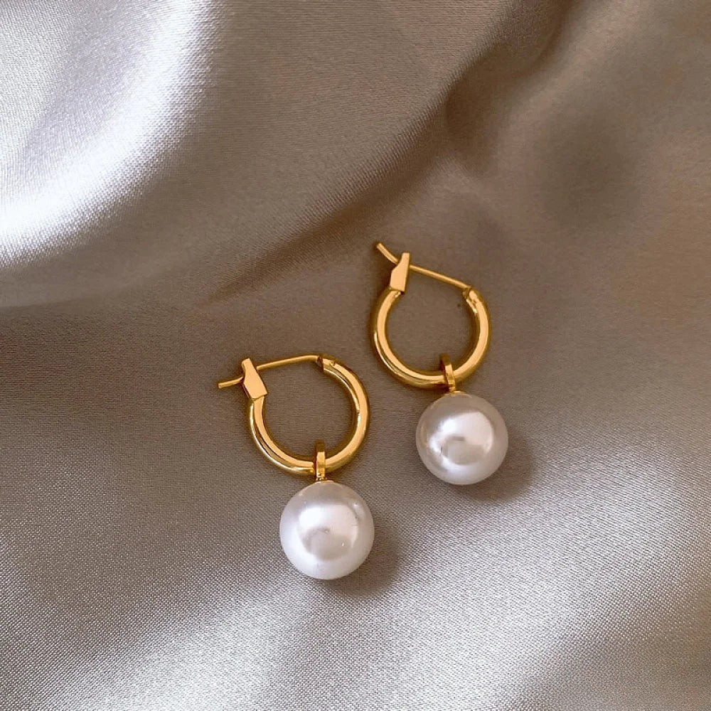 Vayla Elegant Earrings with Golden Pearls |