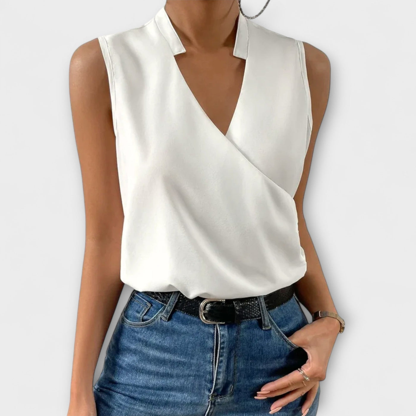 Vayla | Sophisticated V-neck Top