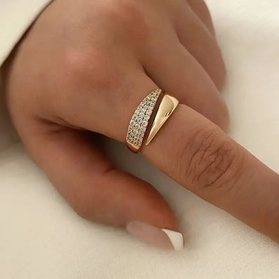 Vayla | Elegant Gold Ring with Sparkling Stones