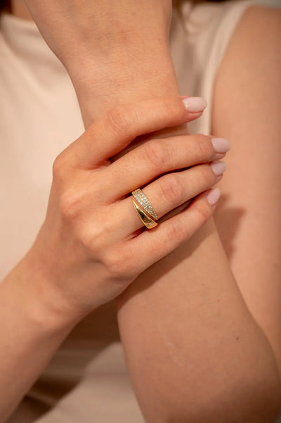 Vayla | Elegant Gold Ring with Sparkling Stones