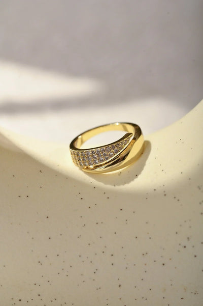 Vayla | Elegant Gold Ring with Sparkling Stones