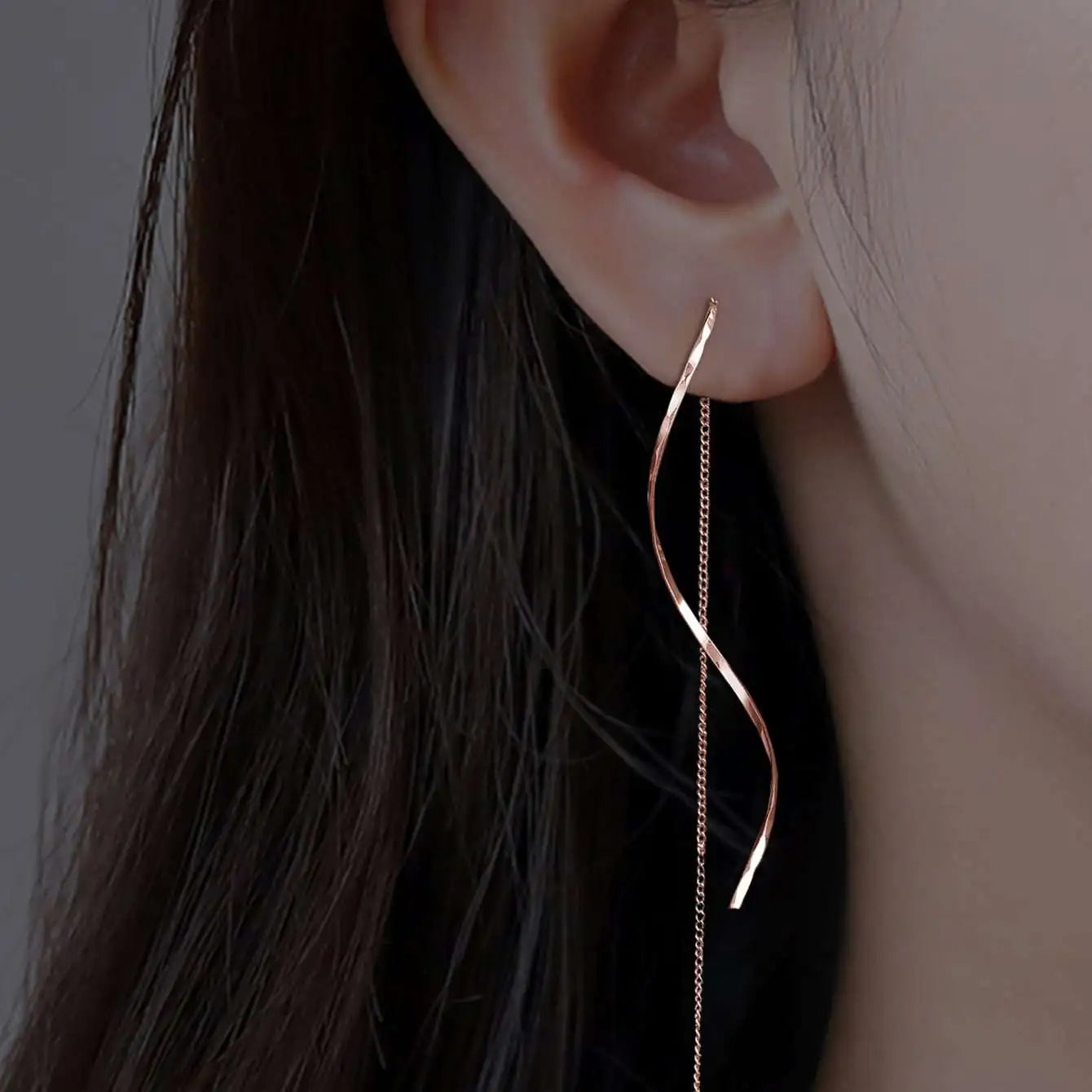 Vayla | Long Earrings with Wavy Design