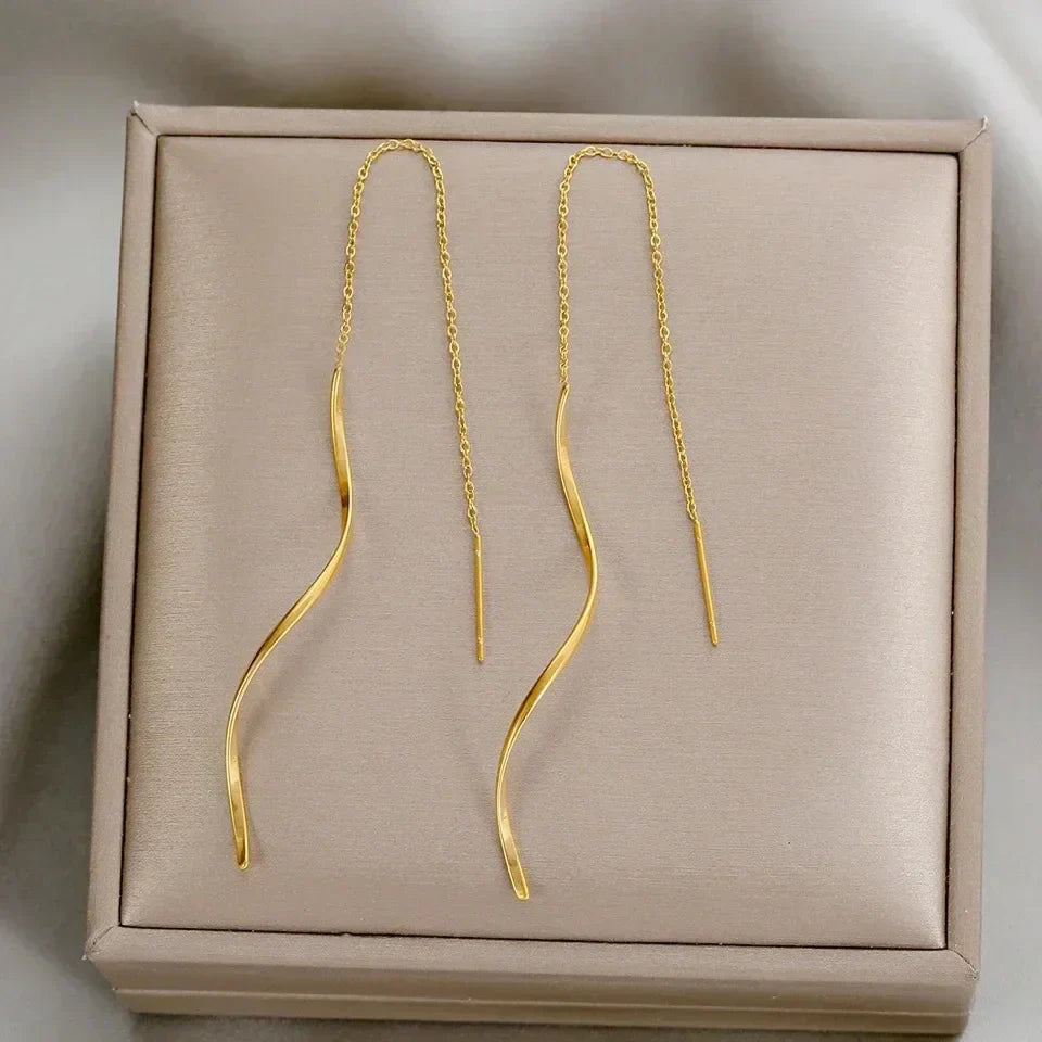Vayla | Long Earrings with Wavy Design