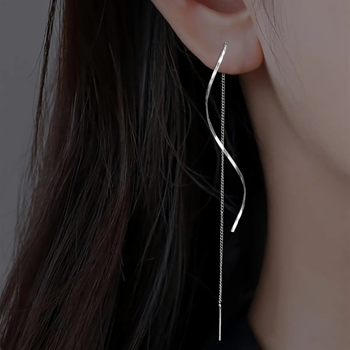 Vayla | Long Earrings with Wavy Design