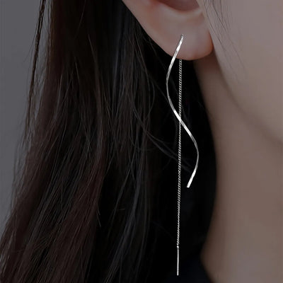 Vayla | Long Earrings with Wavy Design