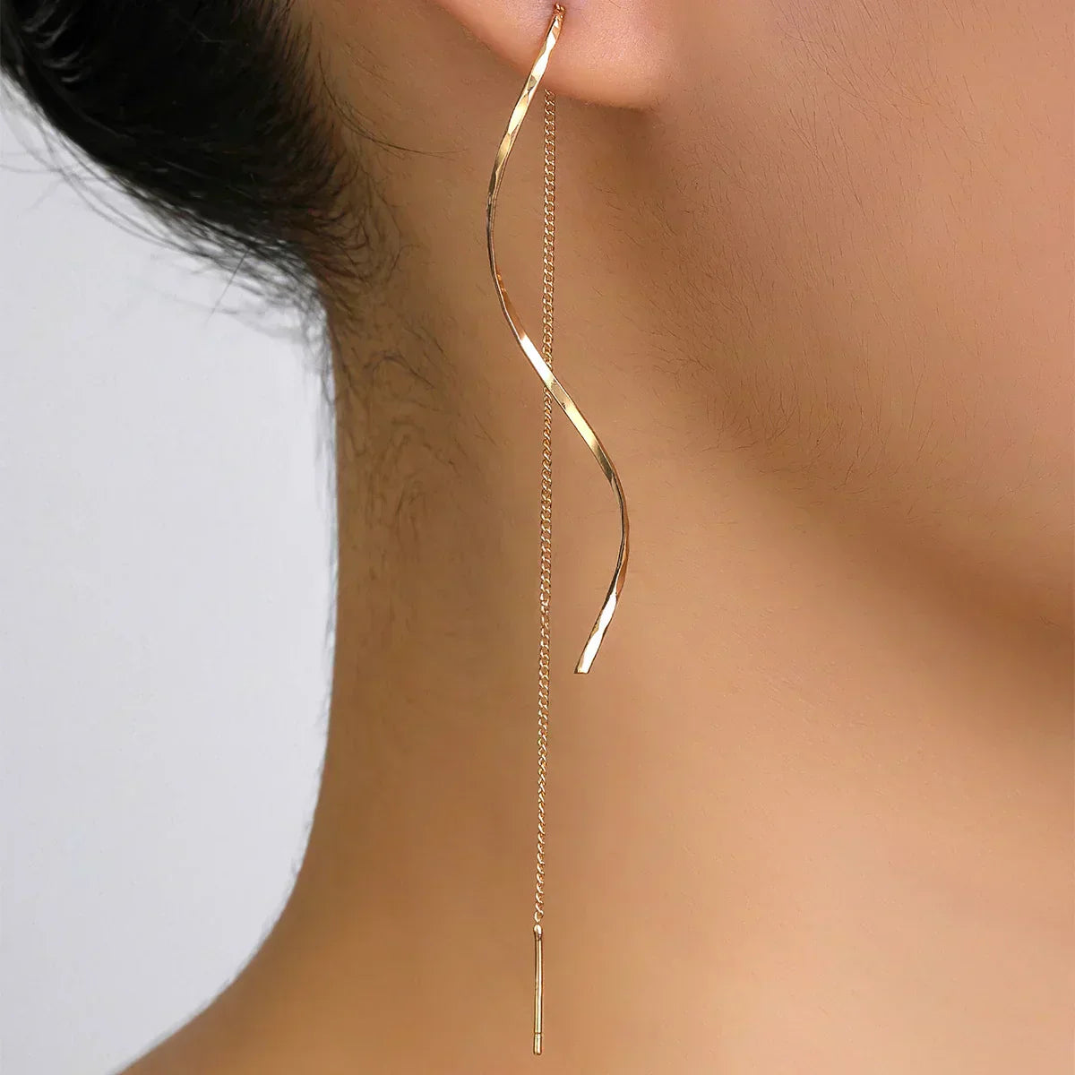 Vayla | Long Earrings with Wavy Design