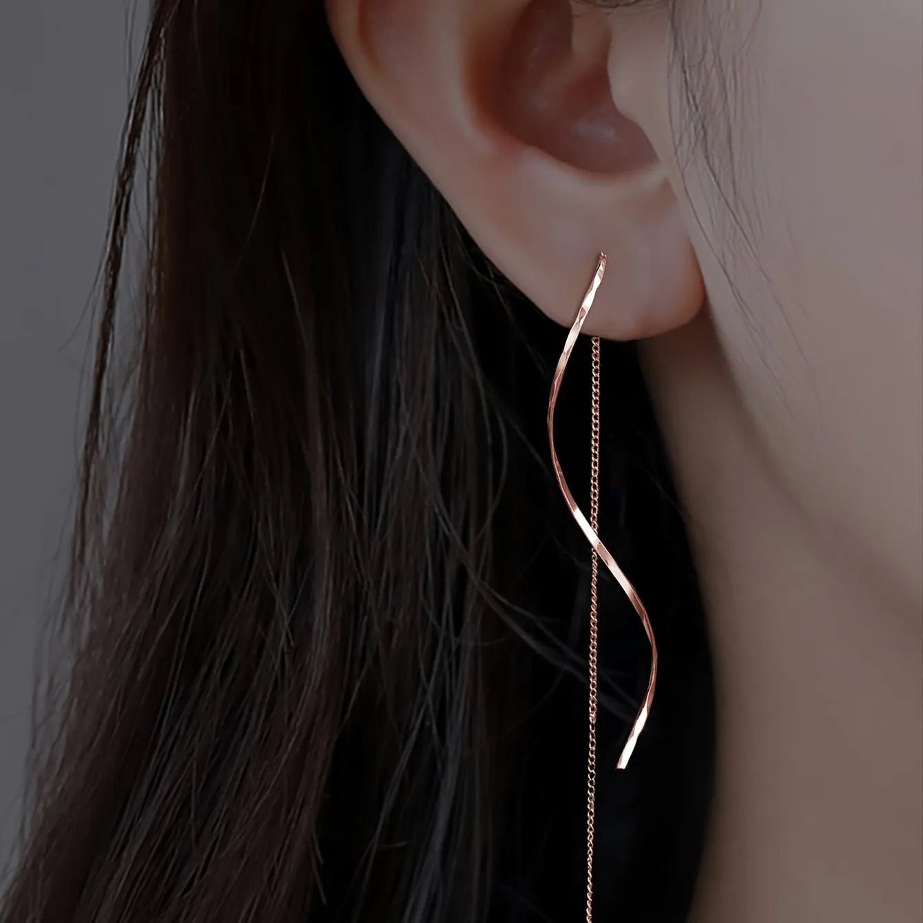 Vayla | Long Earrings with Wavy Design
