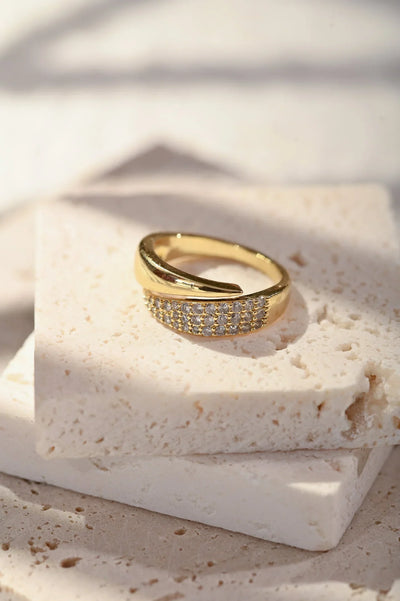 Vayla | Elegant Gold Ring with Sparkling Stones